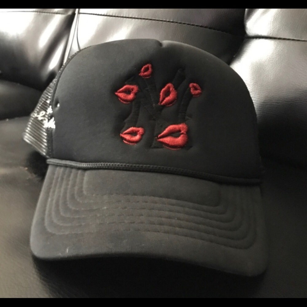 La Ropa trucker Hat